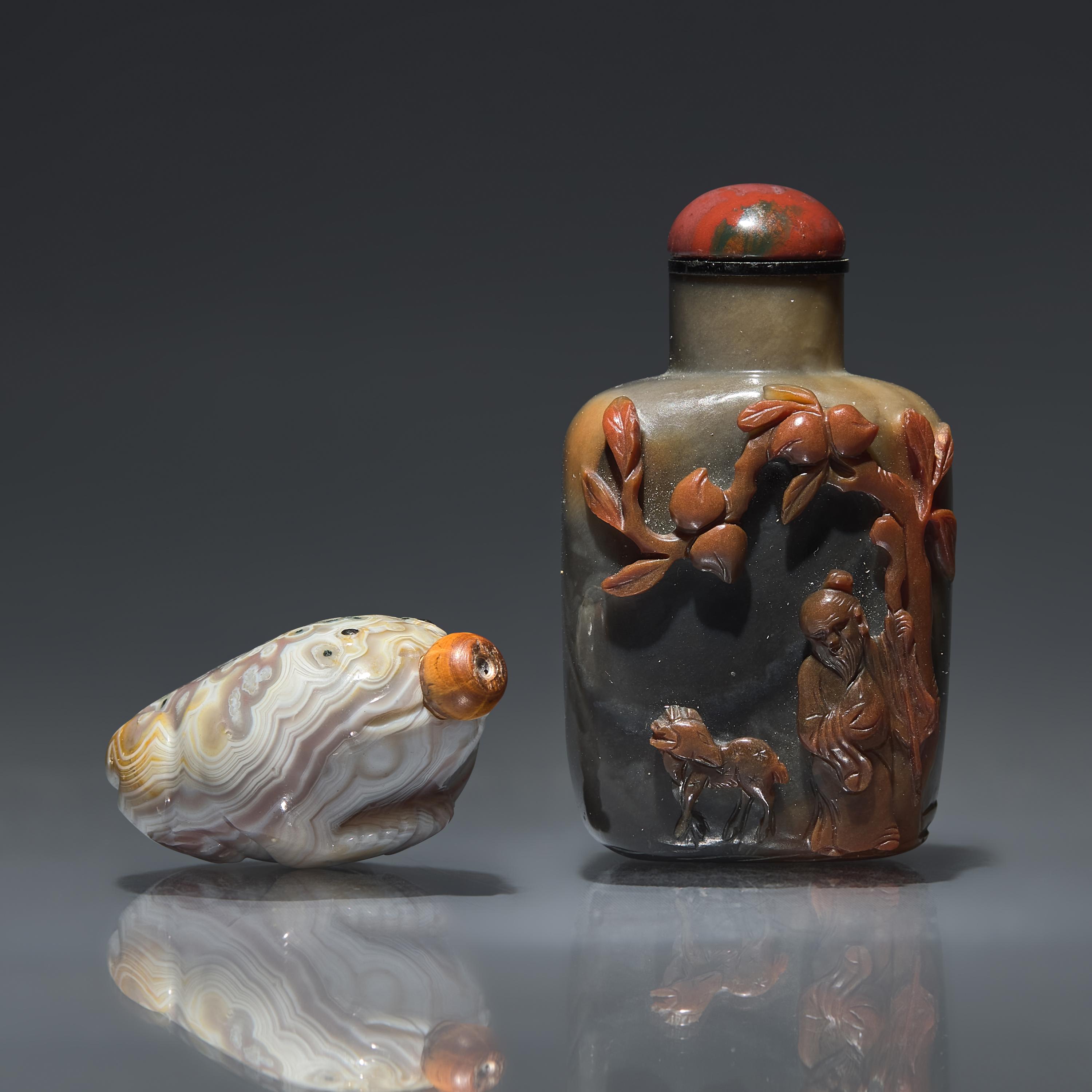 Two Chinese Carved Agate Snuff Bottles, Qing Dynasty, 18th to 19th Century — 清中期 瑪瑙鼻煙壺兩支