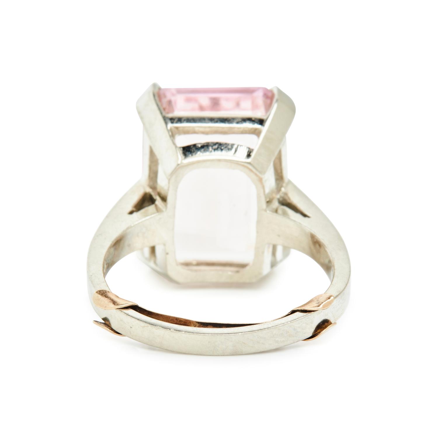 WHITE GOLD AND MORGANITE RING