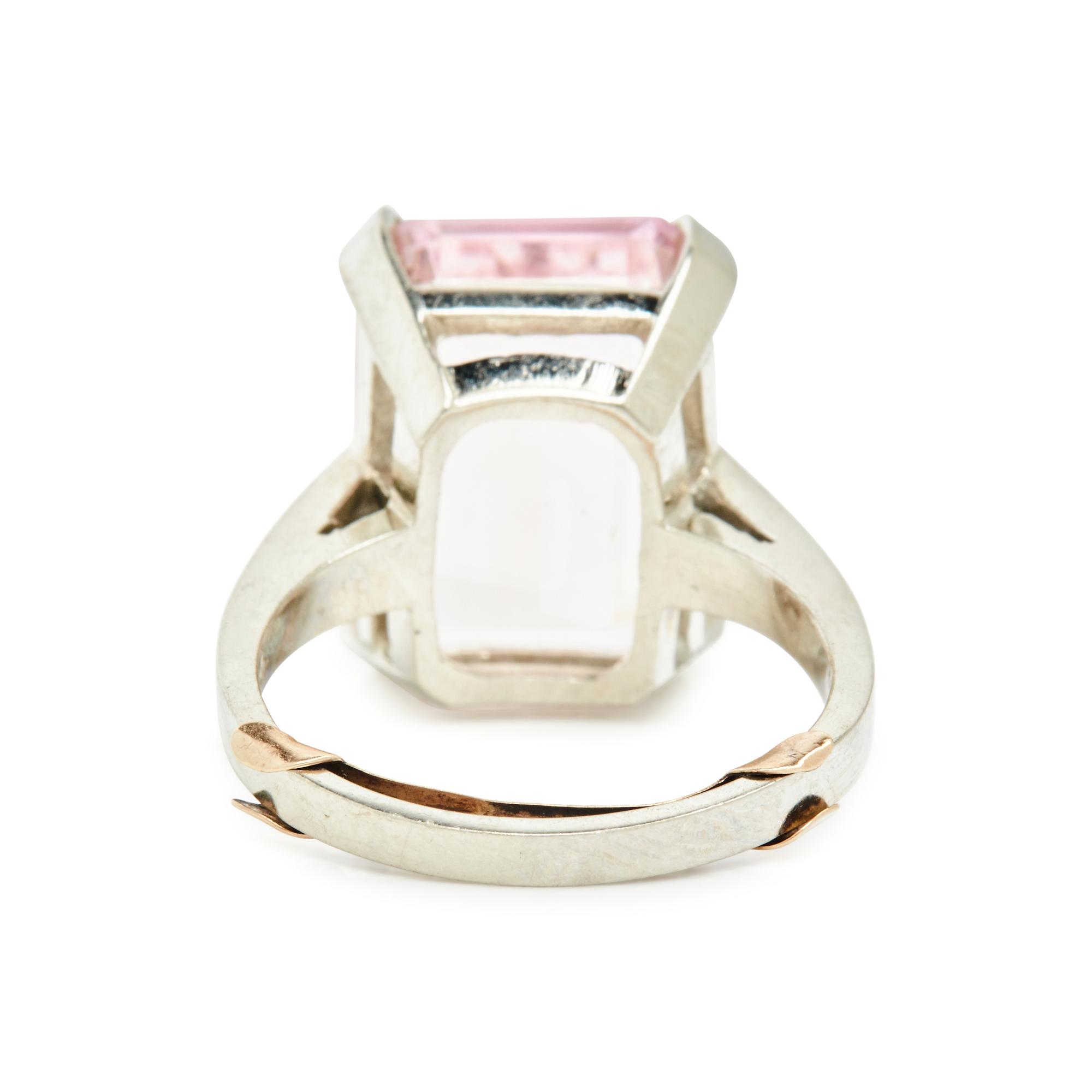 WHITE GOLD AND MORGANITE RING