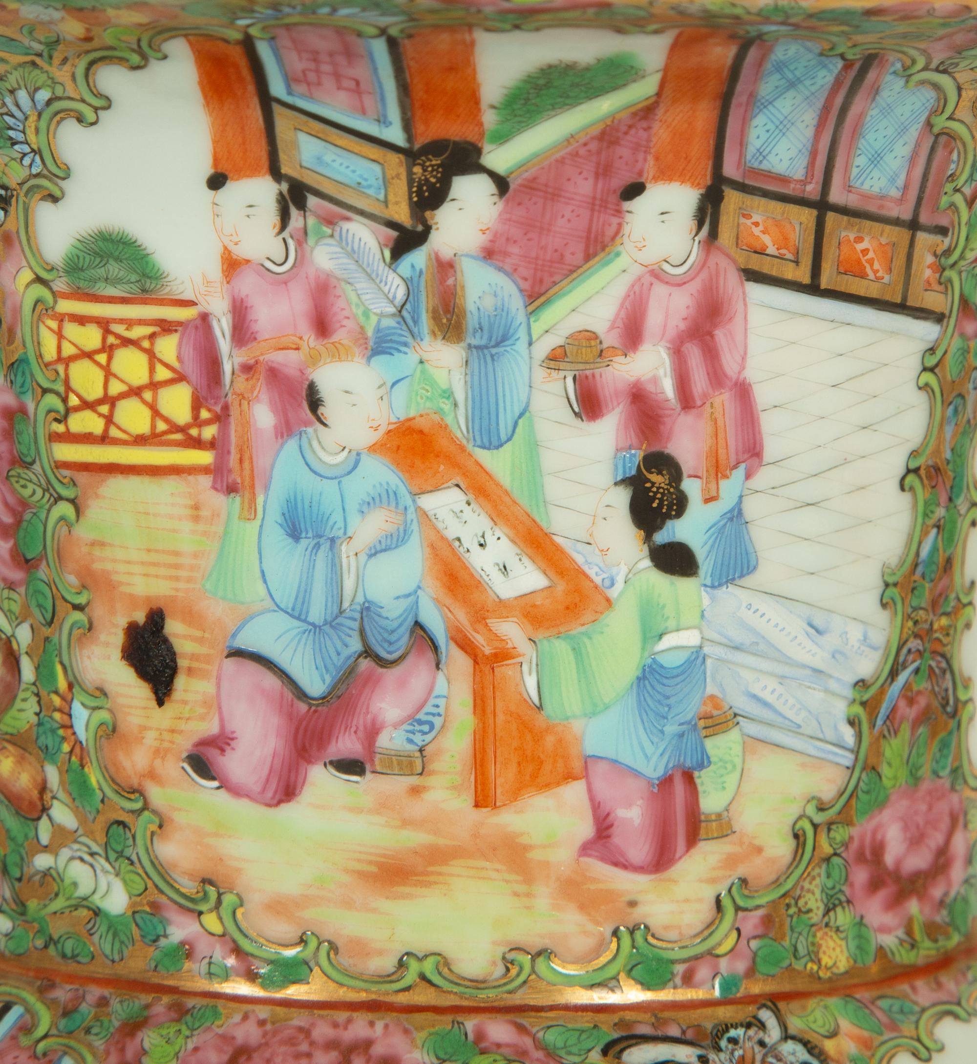 A Chinese Rose Medallion Porcelain Vase