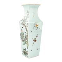 A Chinese Export Porcelain Vase