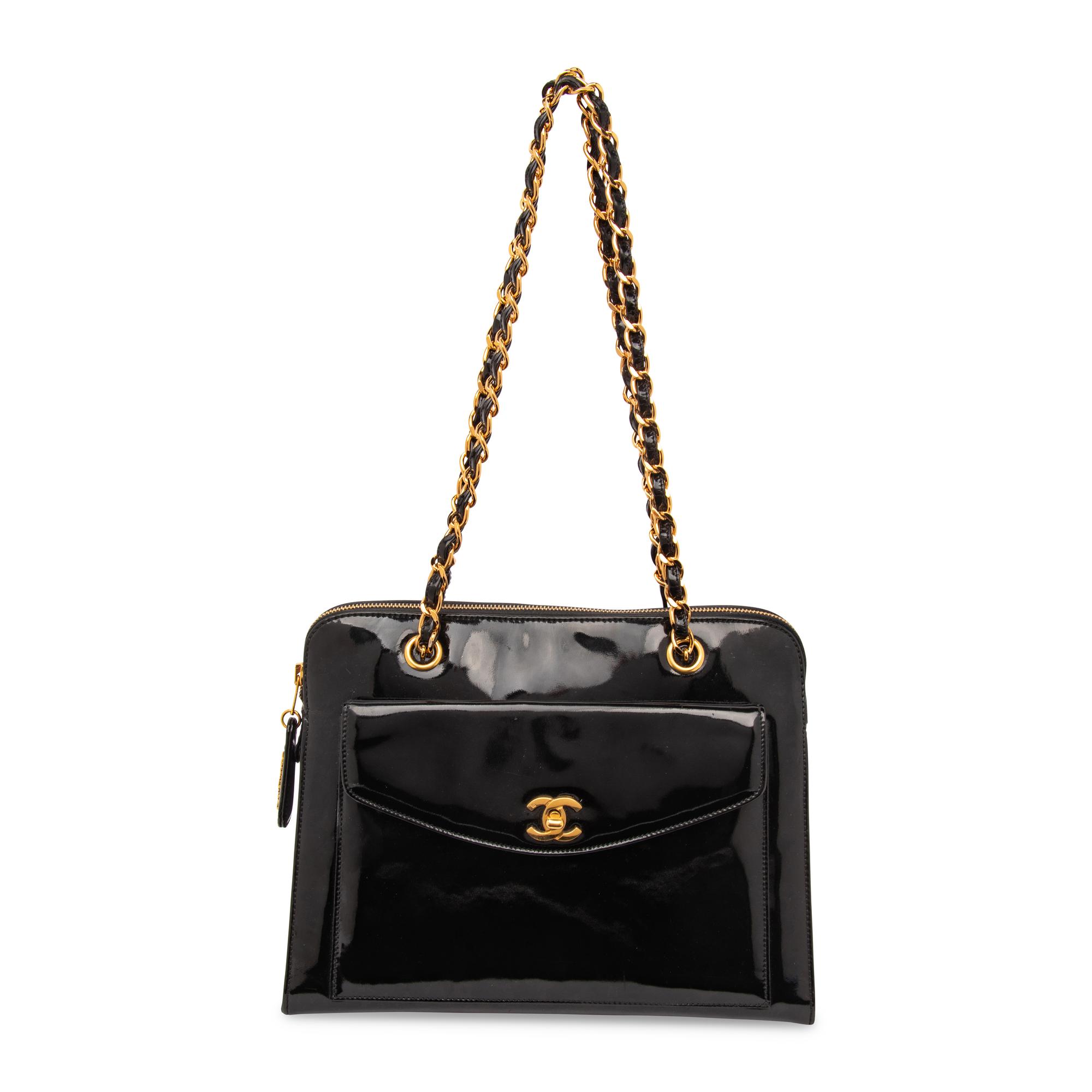 CHANEL, PATENT LEATHER SHOULDER BAG