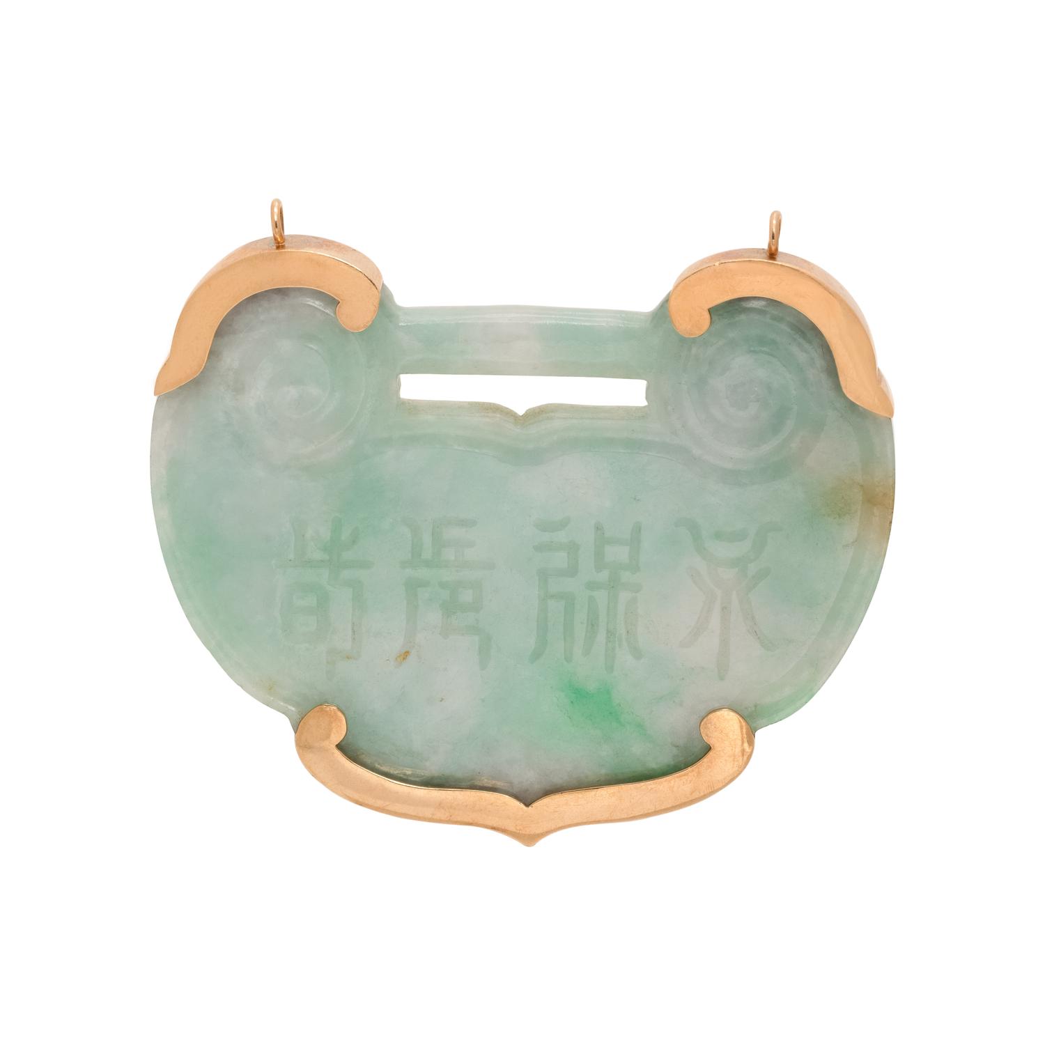 YELLOW GOLD AND CARVED JADE PENDANT