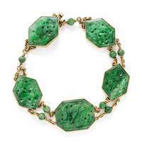YELLOW GOLD AND CARVED JADE BRACELET
