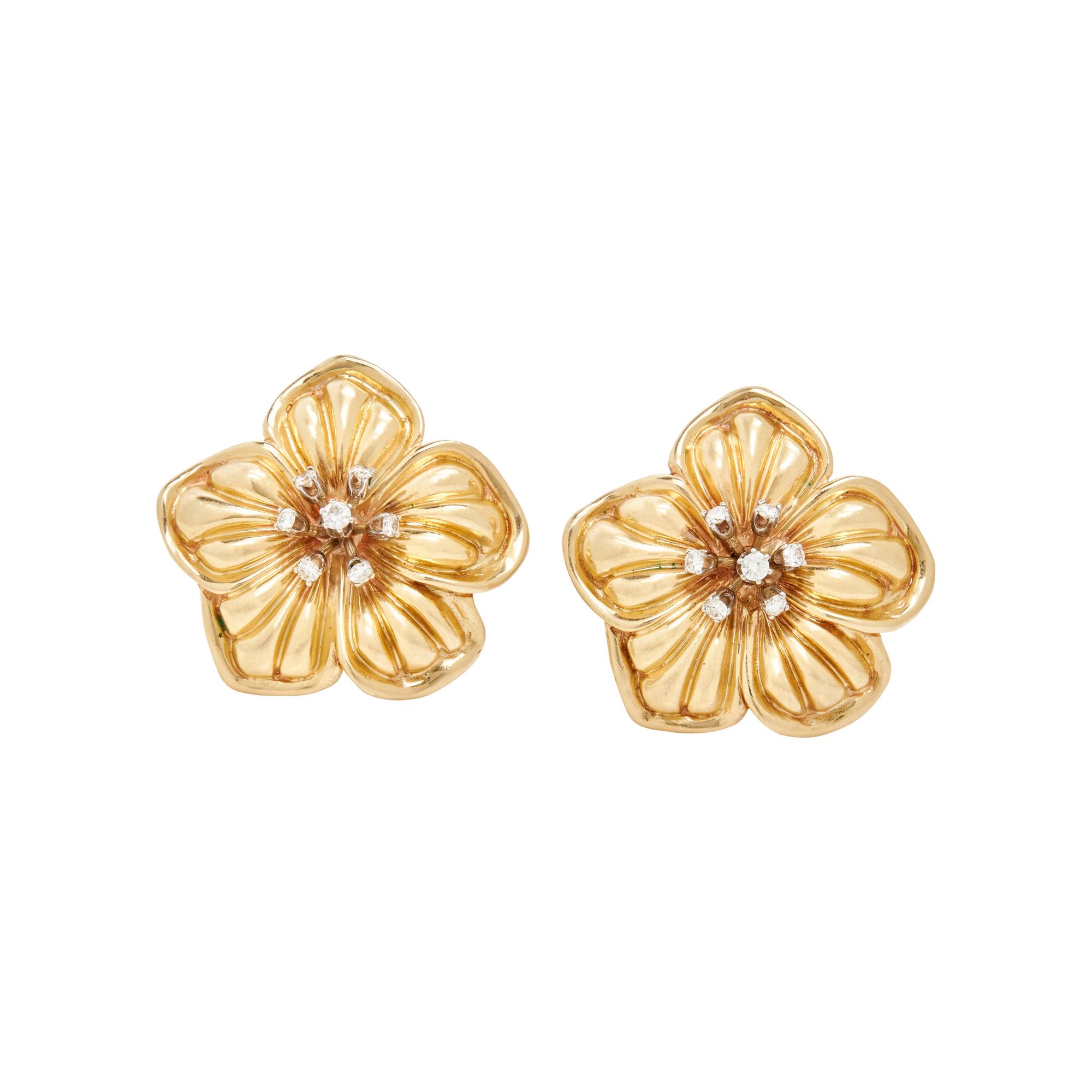 YELLOW GOLD AND DIAMOND FLOWER EARRINGS
