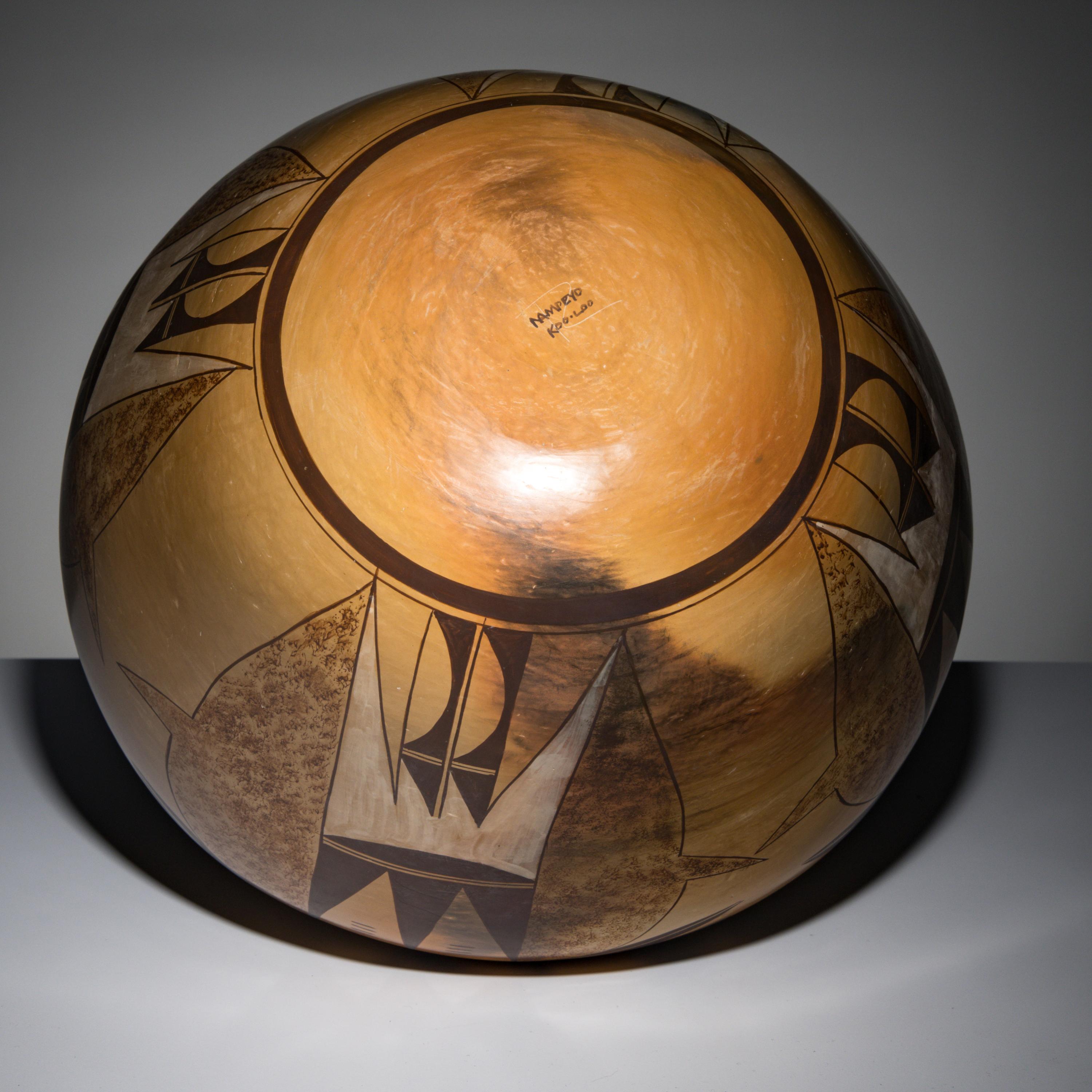 Rachel Sahmie Nampeyo (Hopi-Tewa, 1956-2022) — Monumental Polychrome Pottery Jar
