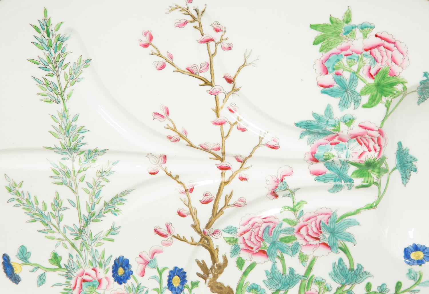 A Spode Copeland Porcelain Peony Chinoiserie Dinner Service
