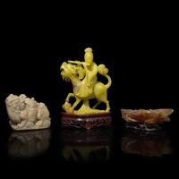 Three Chinese Carved Stone Items 瑪瑙及石雕小擺件三