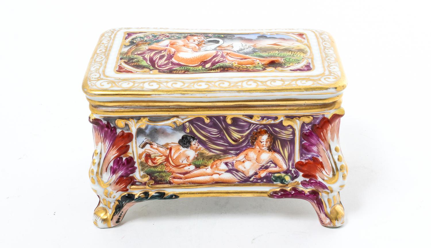 A Capodimonte Porcelain Box Width 4 1/2 inches. — FIRST HALF 20TH CENTURY