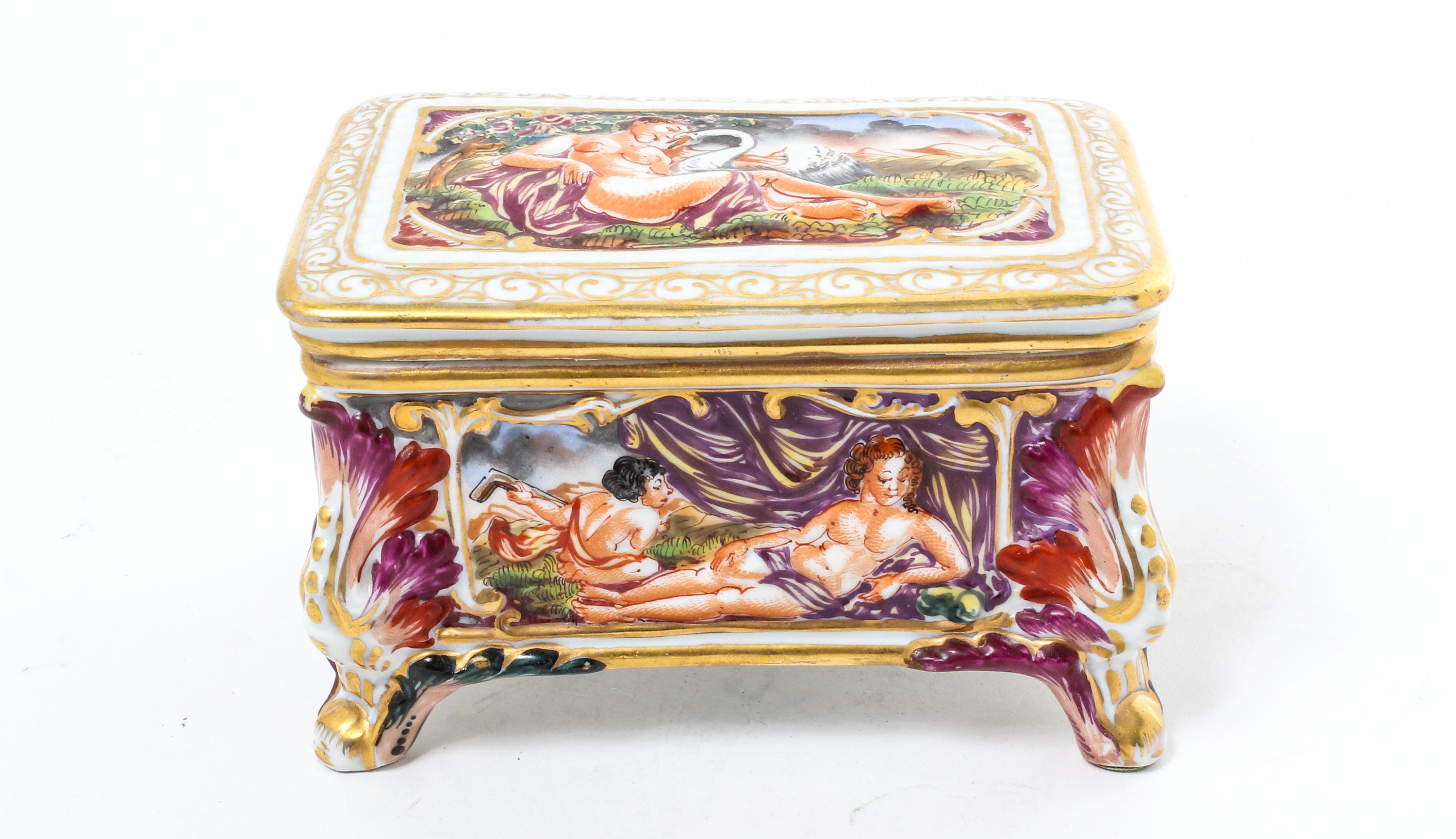 A Capodimonte Porcelain Box Width 4 1/2 inches. — FIRST HALF 20TH CENTURY