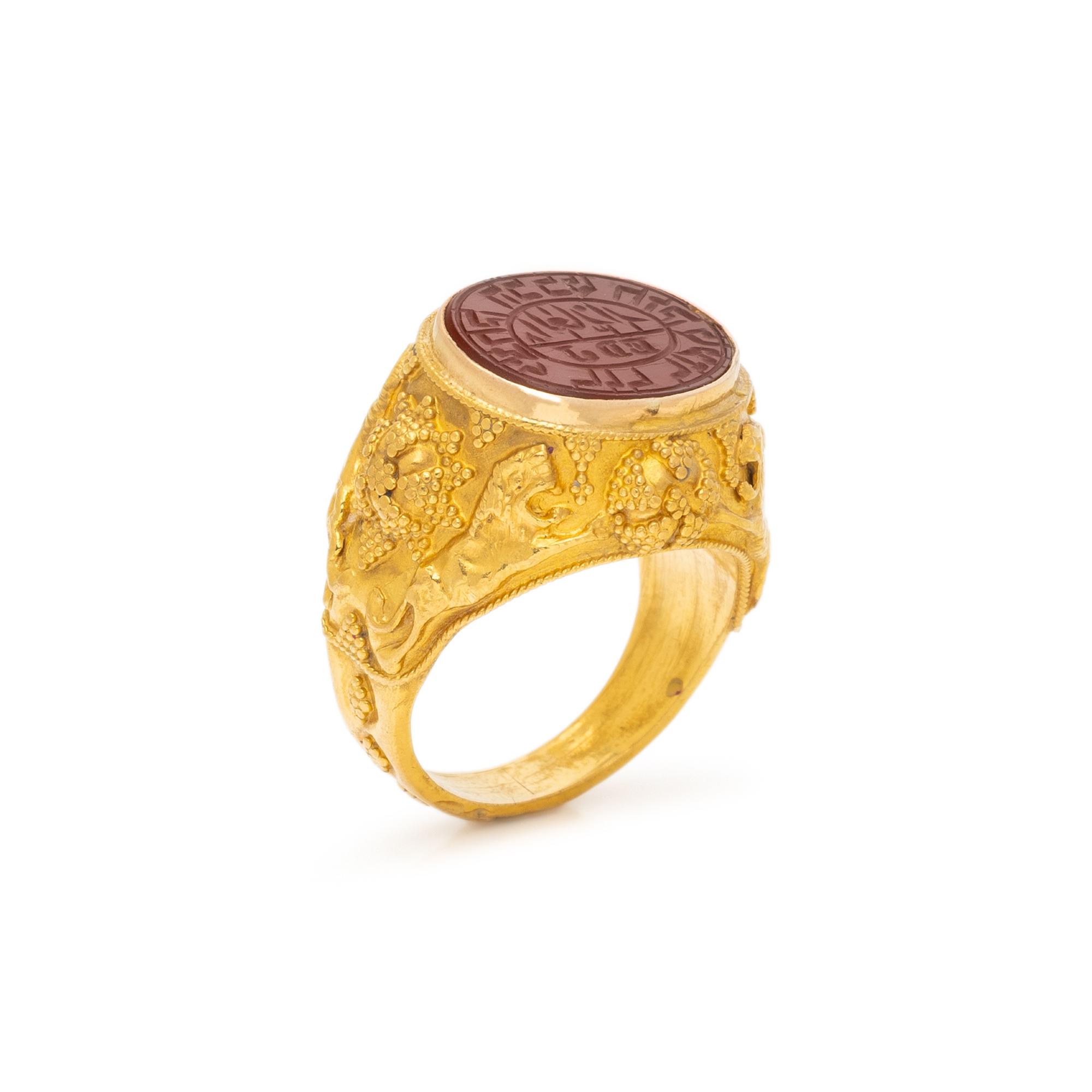YELLOW GOLD AND CARNELIAN INTAGLIO RING