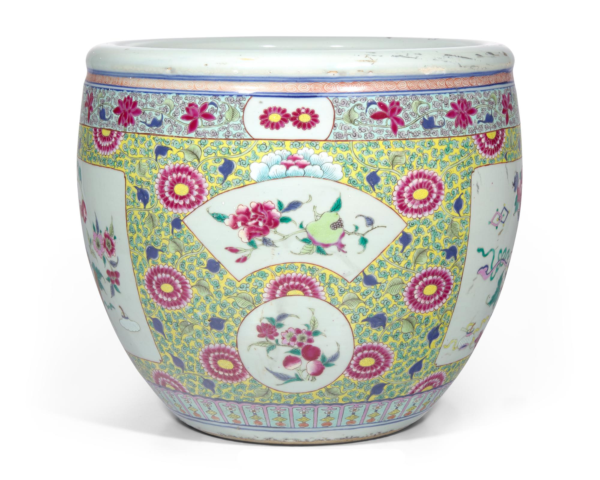 A large Chinese Famille Rose-decorated yellow-ground jardiniere, 19th to early 20th century
