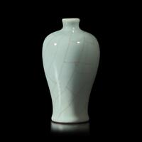 A Chinese Crackle Glazed Porcelain Meiping Vase, Late Qing/Republic Period 晚清-民國 仿官釉梅瓶