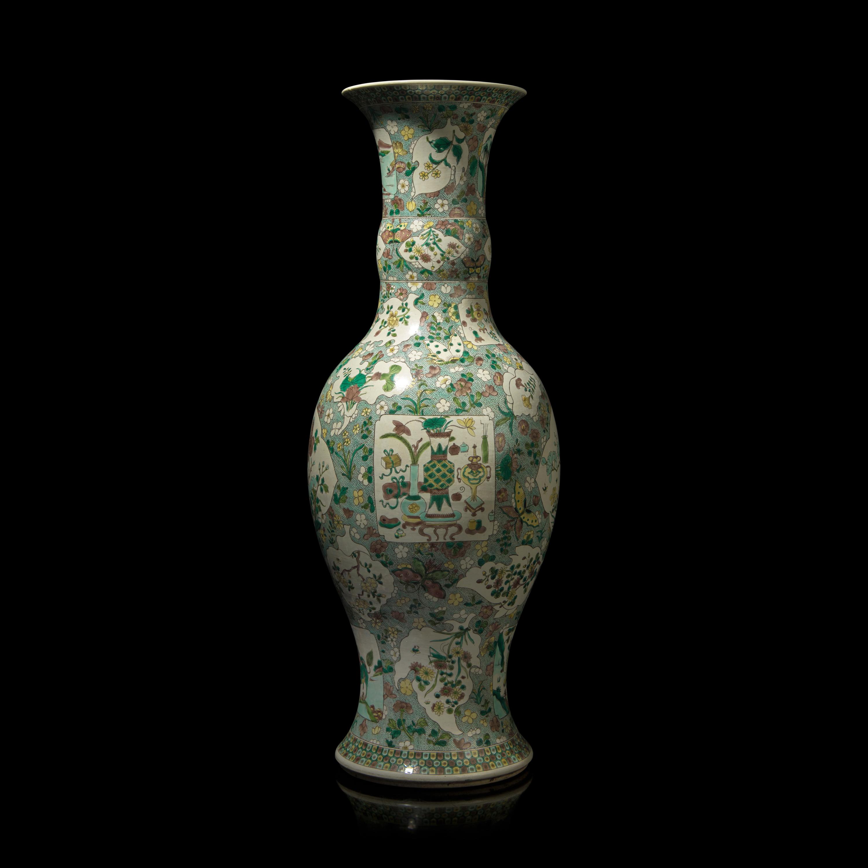 A Large Chinese Famille Verte Porcelain Vase, Late Qing Dynasty 晚清 素三彩花卉地開光博古圖大賞瓶