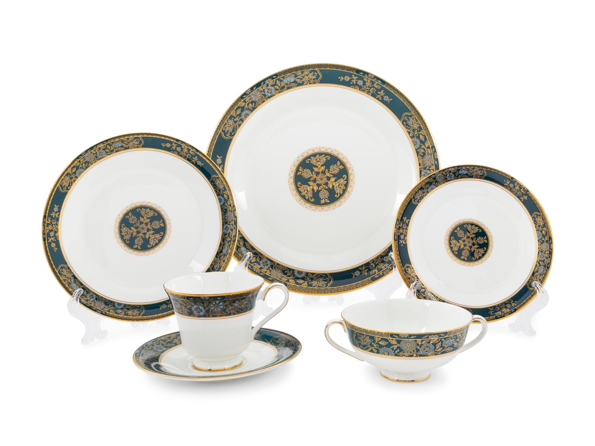 A Royal Doulton Carlyle Dinner Service