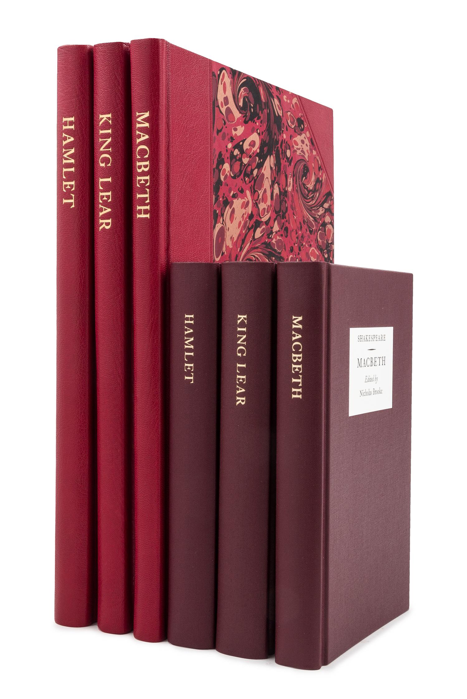 SHAKESPEARE, William (1564-1616). Hamlet. - King Lear. - Macbeth. London: The Folio Society, 2007.