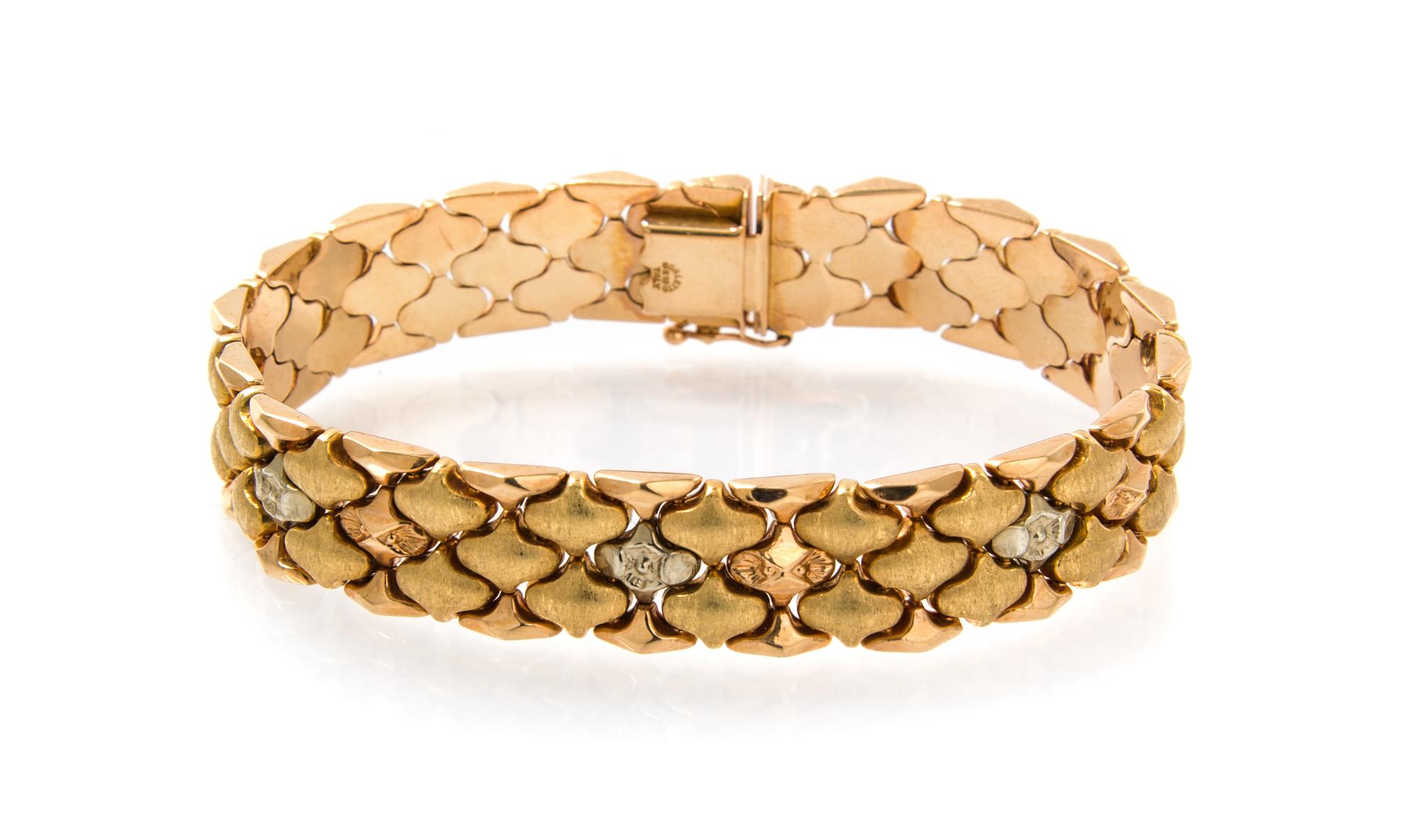 An 18 Karat Tricolor Link Bracelet, Corletto, 20.30 dwts.