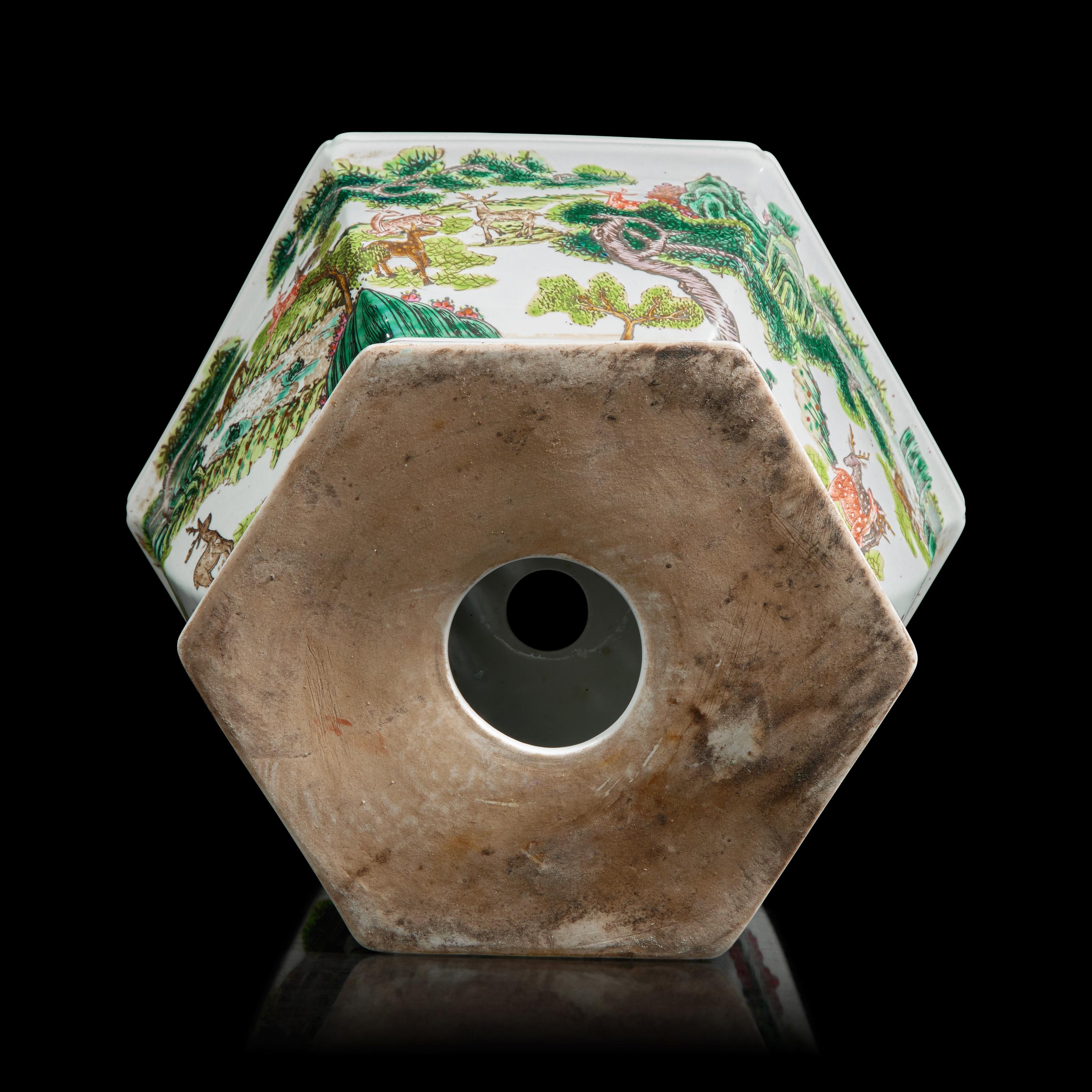 A Chinese Famille Verte Hexagonal "Deer" Jardinière, 20th Century — 近代 五彩松鹿圖六方盆