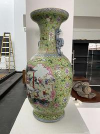 A large Chinese famille rose-decorated "Boys" Vase 粉彩嬰戲圖開光雙耳大瓶 Jiaqing mark ???