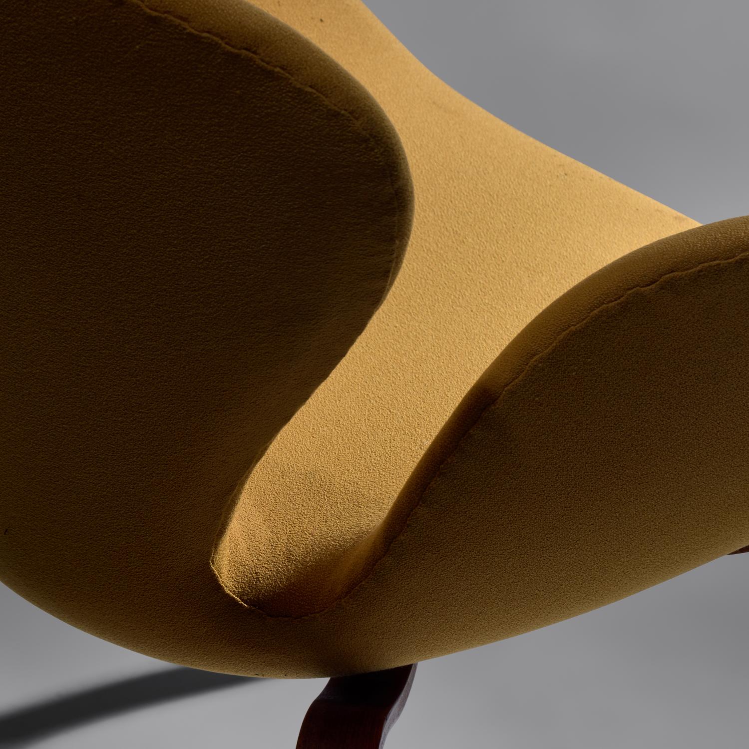 Early Swan chair, model 4325 Denmark, 1958