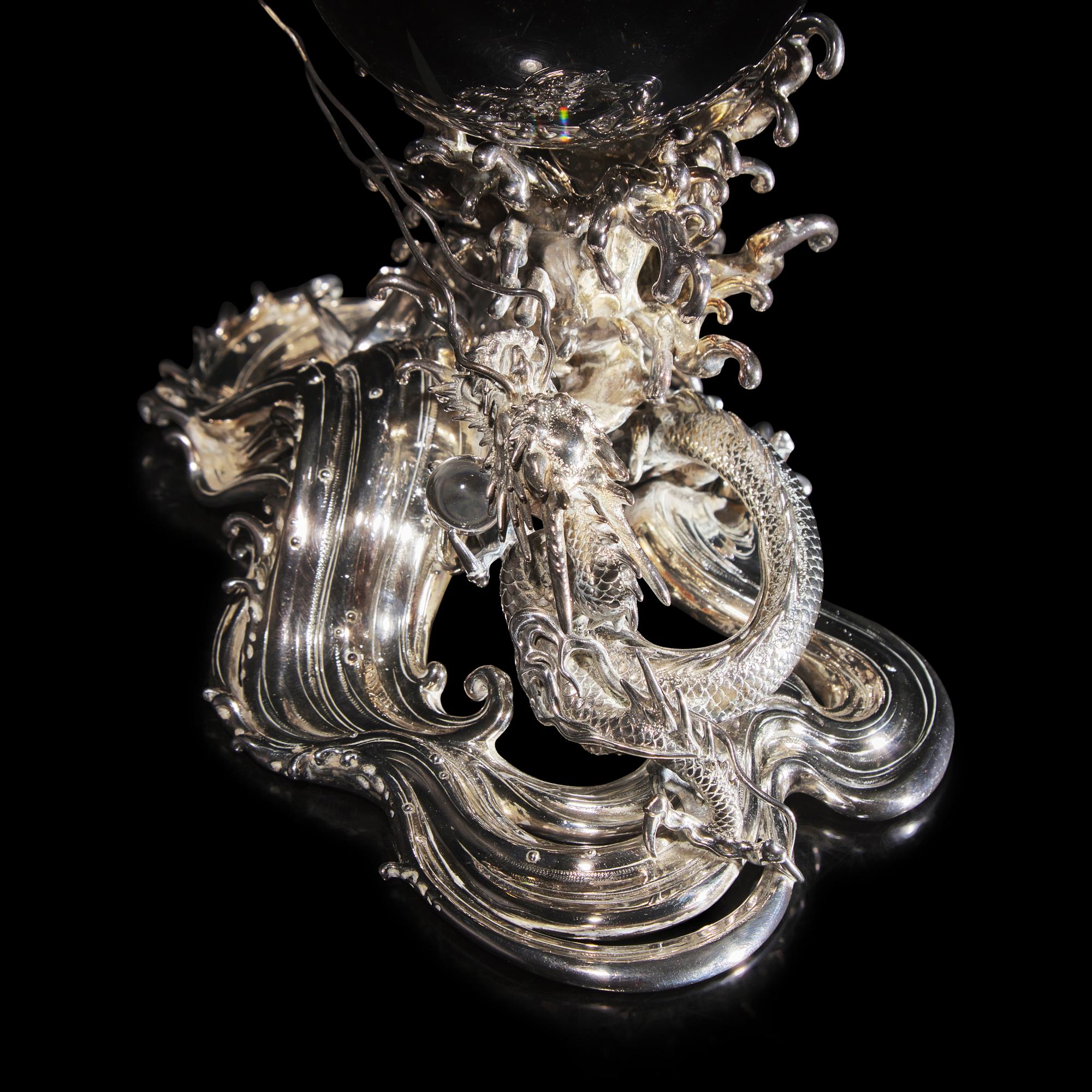A Japanese Rock Crystal Sphere and Silver 'Dragon and Waves' Stand, Signed Yoshimasa Saku Meiji/Taisho Period 日本明治/大正時期 義正作潮を支配する珠と龍