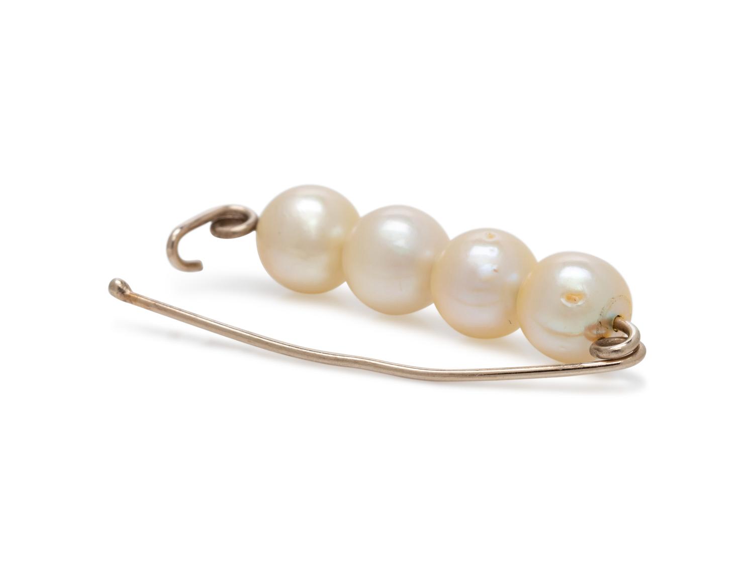 CULTURED PEARL SAFETY PIN BROOCH