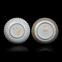 Two Chinese Porcelain Dishes, Kangxi-Qianlong Period 清康熙至乾隆 鏤雕粉彩竹菊盤及五彩菊瓣盤