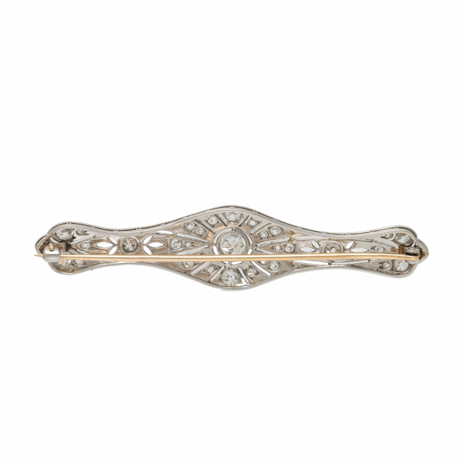ANTIQUE, DIAMOND AND PLATINUM BROOCH