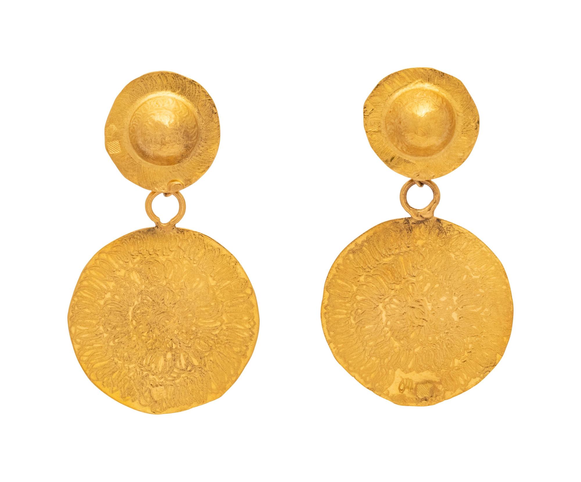 Jean Mahie, Gold Earclips