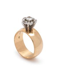 DIAMOND RING