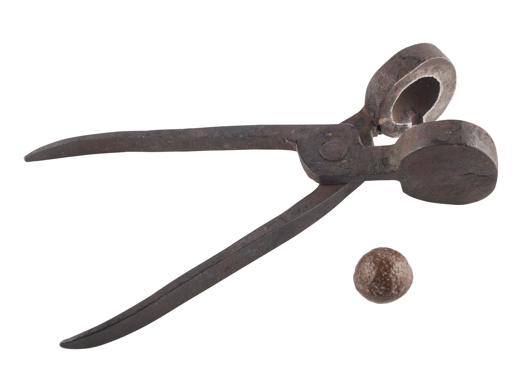 [REVOLUTIONARY WAR]. Revolutionary War-era scissor bullet mold with prop.