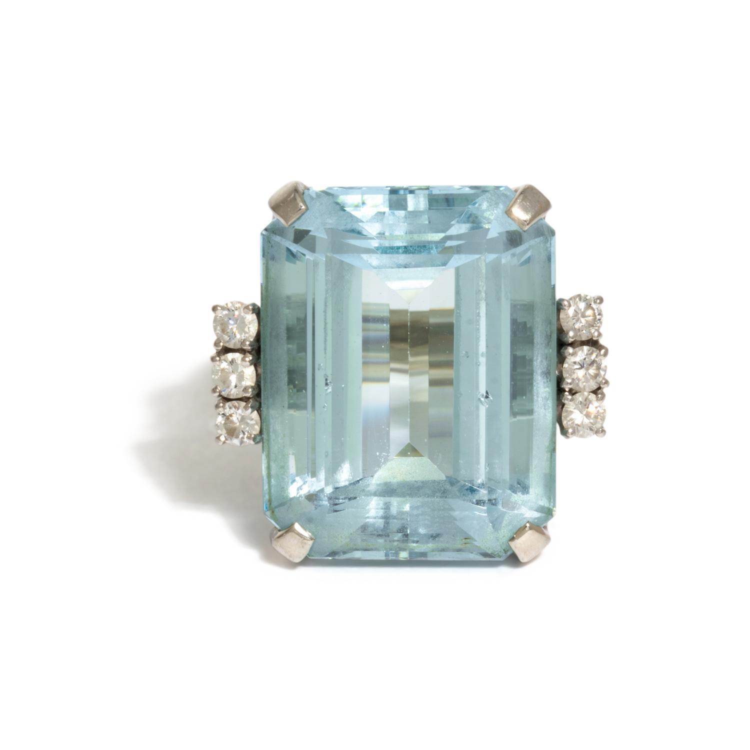 AQUAMARINE AND DIAMOND RING