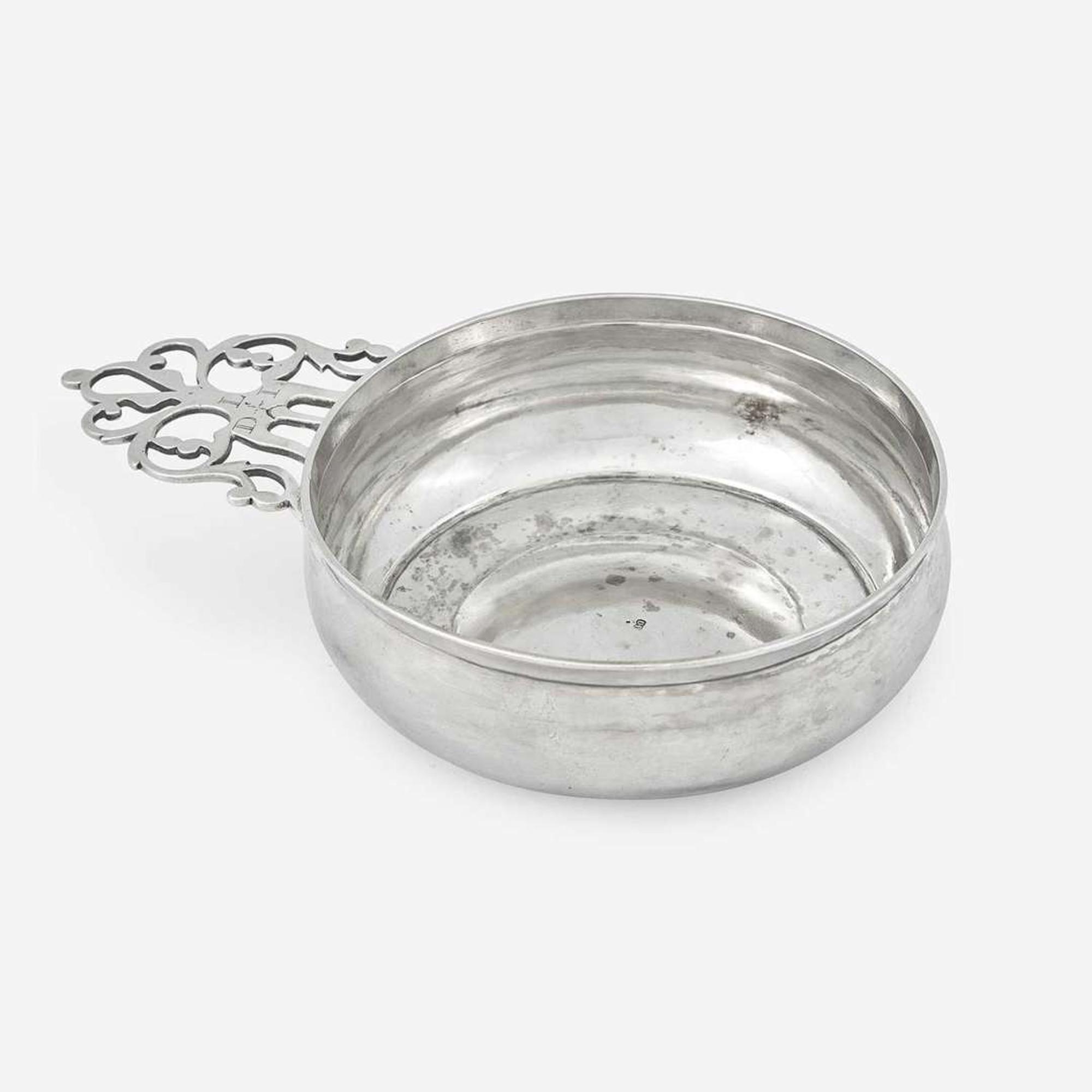 A silver porringer Daniel Boyer (1725-1779), Boston, MA, circa 1740
