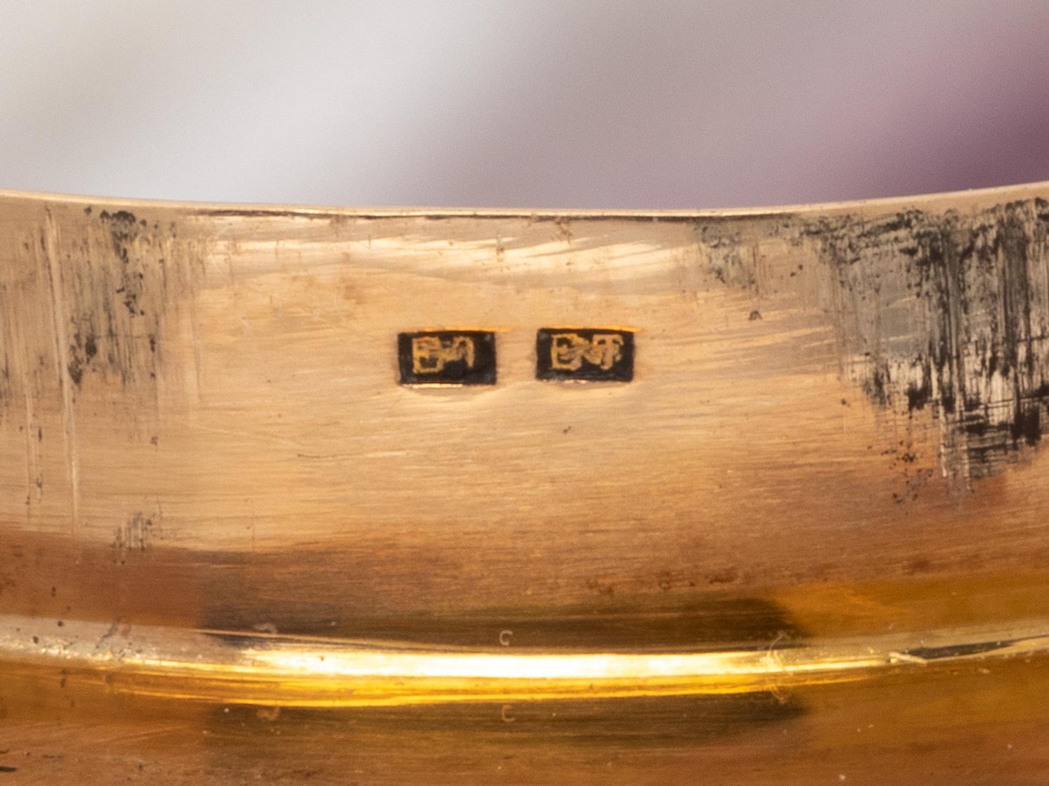 A Gold-Mounted Amethyst Quartz Snuff Box