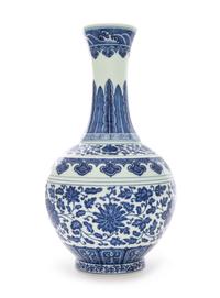 A Chinese Blue and White Porcelain Vase, Shangping Height 16 inches. — DAOGUANG PERIOD (1821-1850)