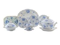 A Worcester Chamberlains Porcelain Dinner Service — C. 1800