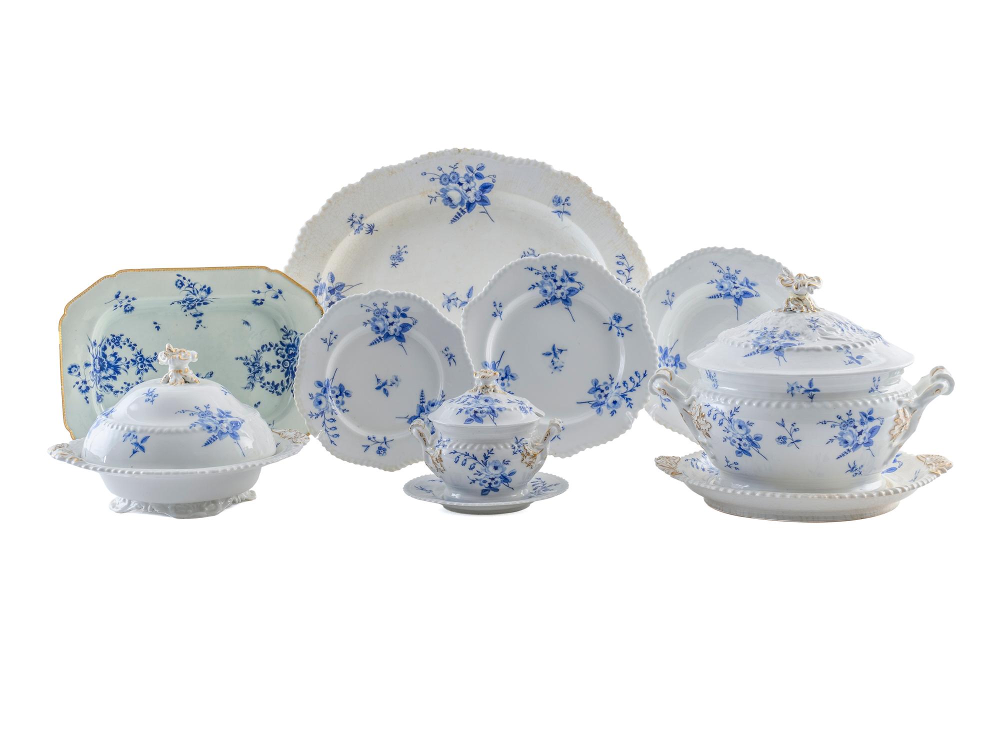 A Worcester Chamberlains Porcelain Dinner Service — C. 1800