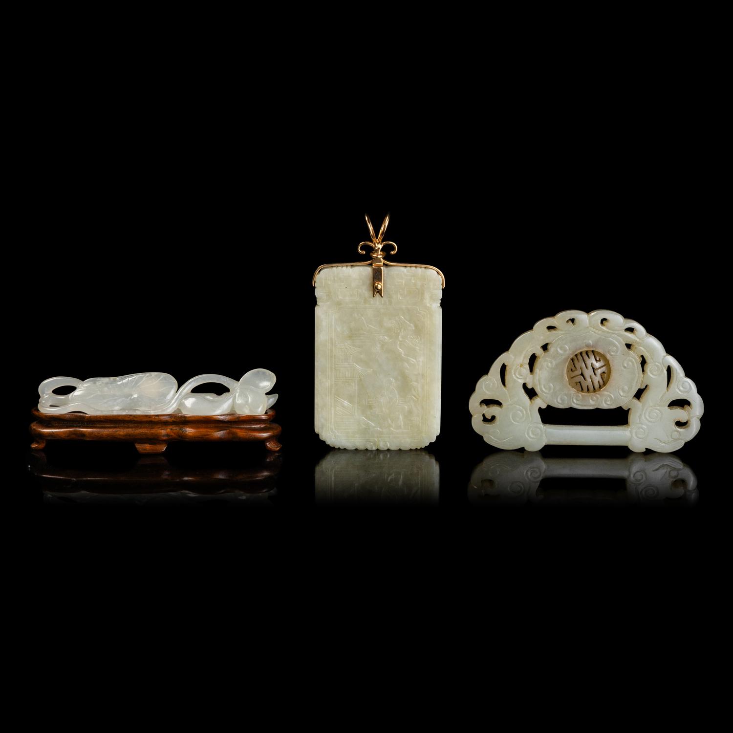 Three Chinese Yellow and White Jade Pendants, Late 19th-20th Century 晚清-民國 白玉、黃玉把件三枚