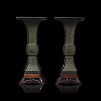 A Pair of Patinated Bronze Archaistic Vases, Gu , 19th Century or Earlier 十九世紀或更早 仿古青銅花觚一對 帶木座