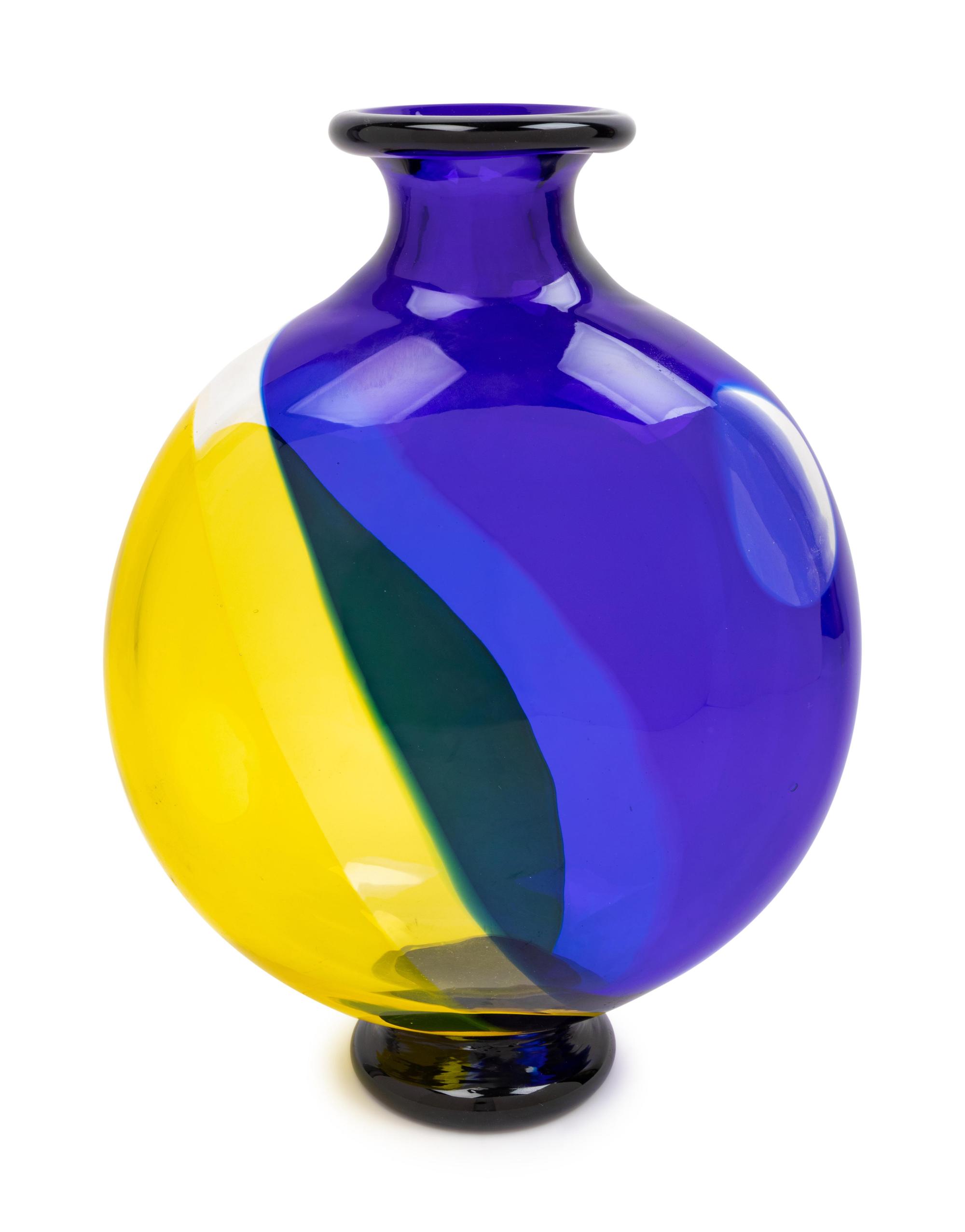 A Venni School Footed Glass Vase