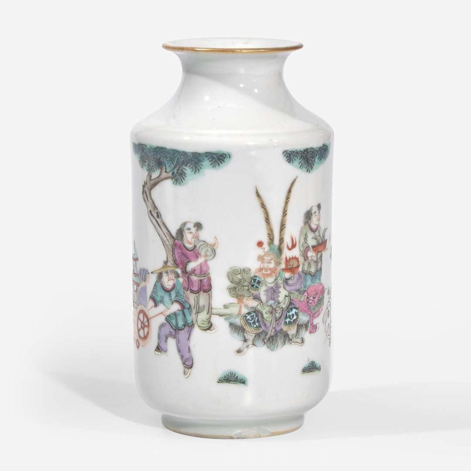 A Chinese famille-rose decorated "tribute bearers" small porcelain vase 粉彩小花樽 Qing Dynasty, 19th century ? ????