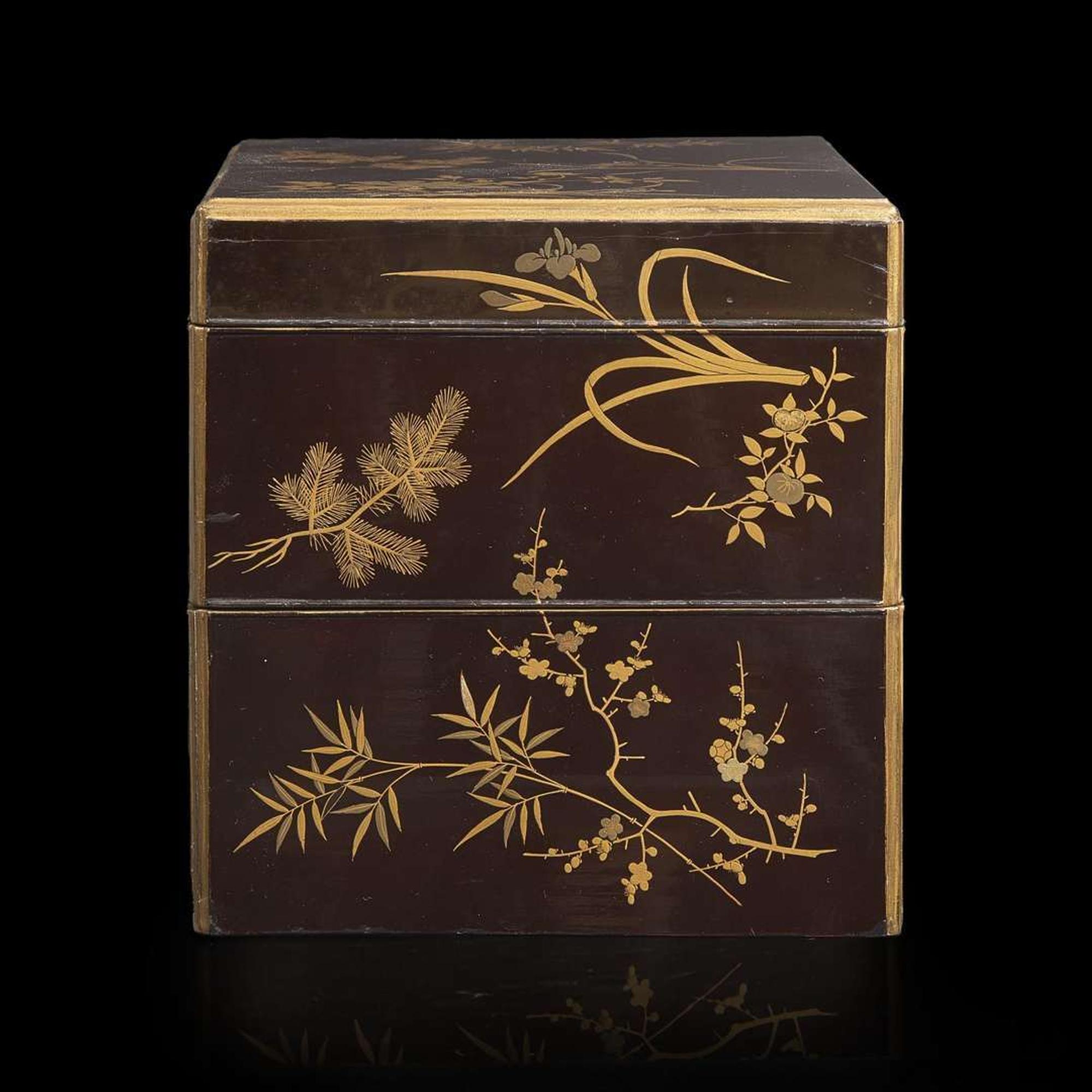 A two-tier Japanese lacquer “incense game” box with accoutrements 日本双层漆盒 Edo period, 18th-19th century ?? ???????