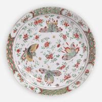 A Chinese famille verte-decorated porcelain "Butterflies" dish 五彩蝴碟盘 Kangxi period ???