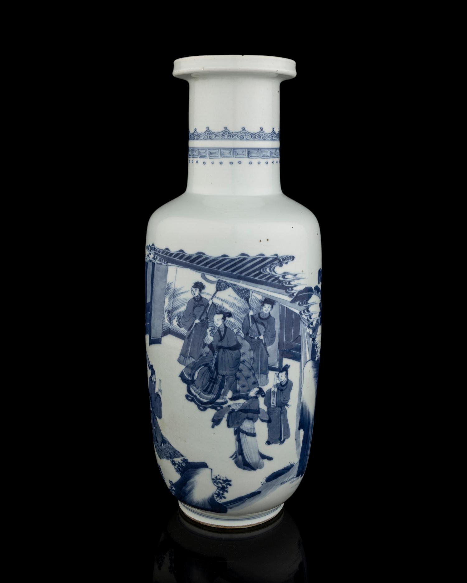 A Chinese Blue and White Porcelain Rouleau Vase