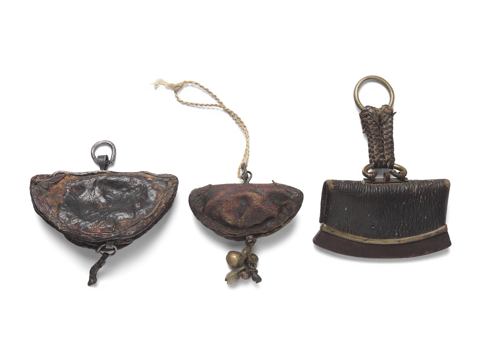 Two Tibetan Purses and a Flint, 19th Century or Later 十九世紀或更晚 藏式火鐮三枚