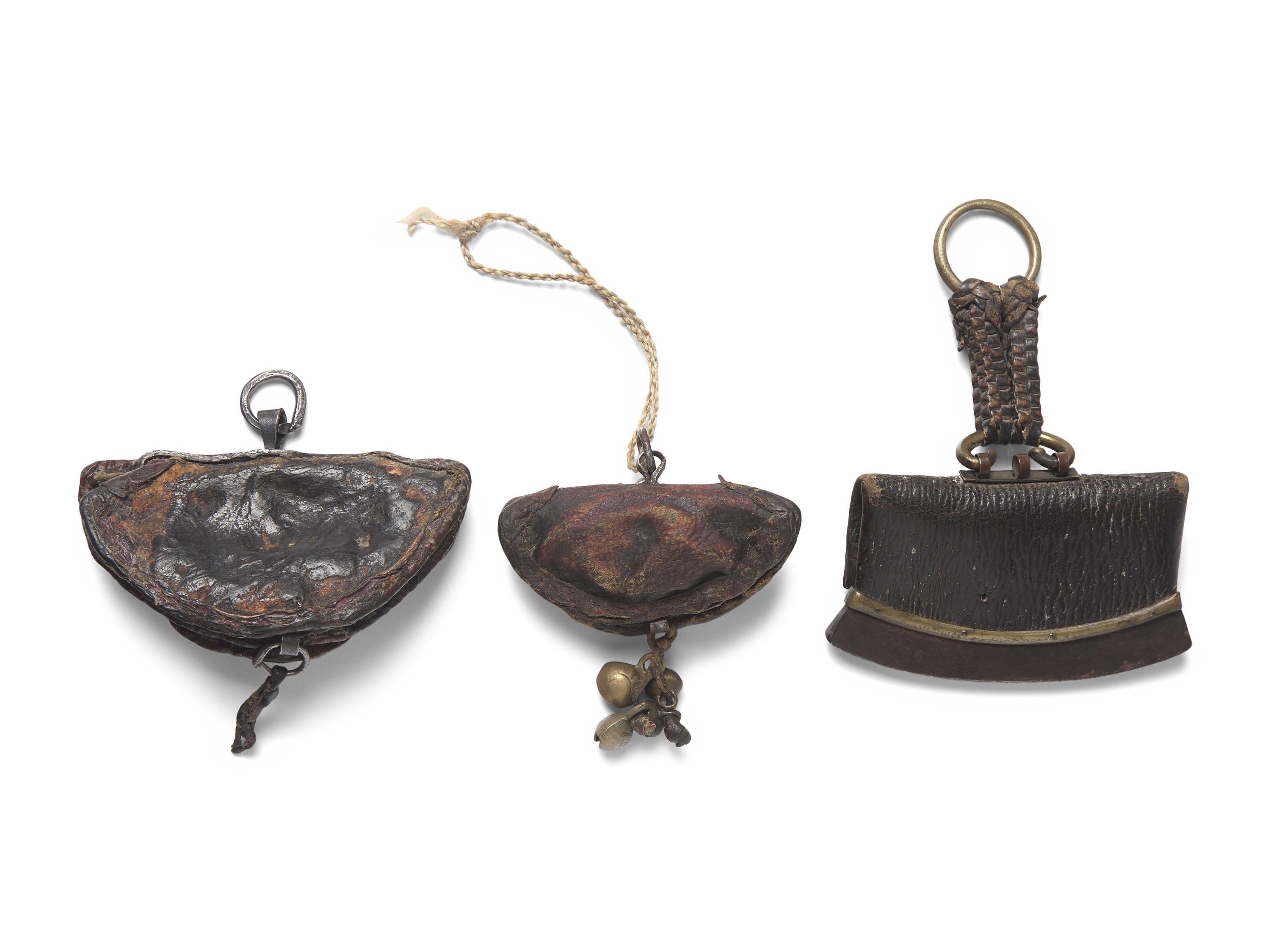 Two Tibetan Purses and a Flint, 19th Century or Later 十九世紀或更晚 藏式火鐮三枚