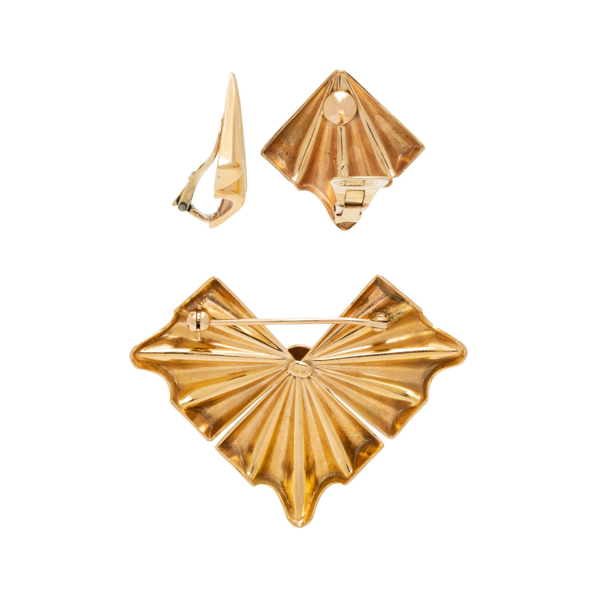 VAN CLEEF & ARPELS, YELLOW GOLD EARCLIPS