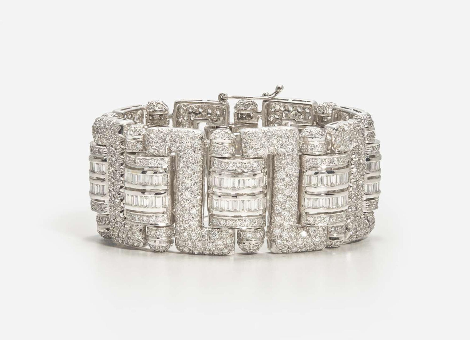 An 18K White Gold and Diamond Bracelet