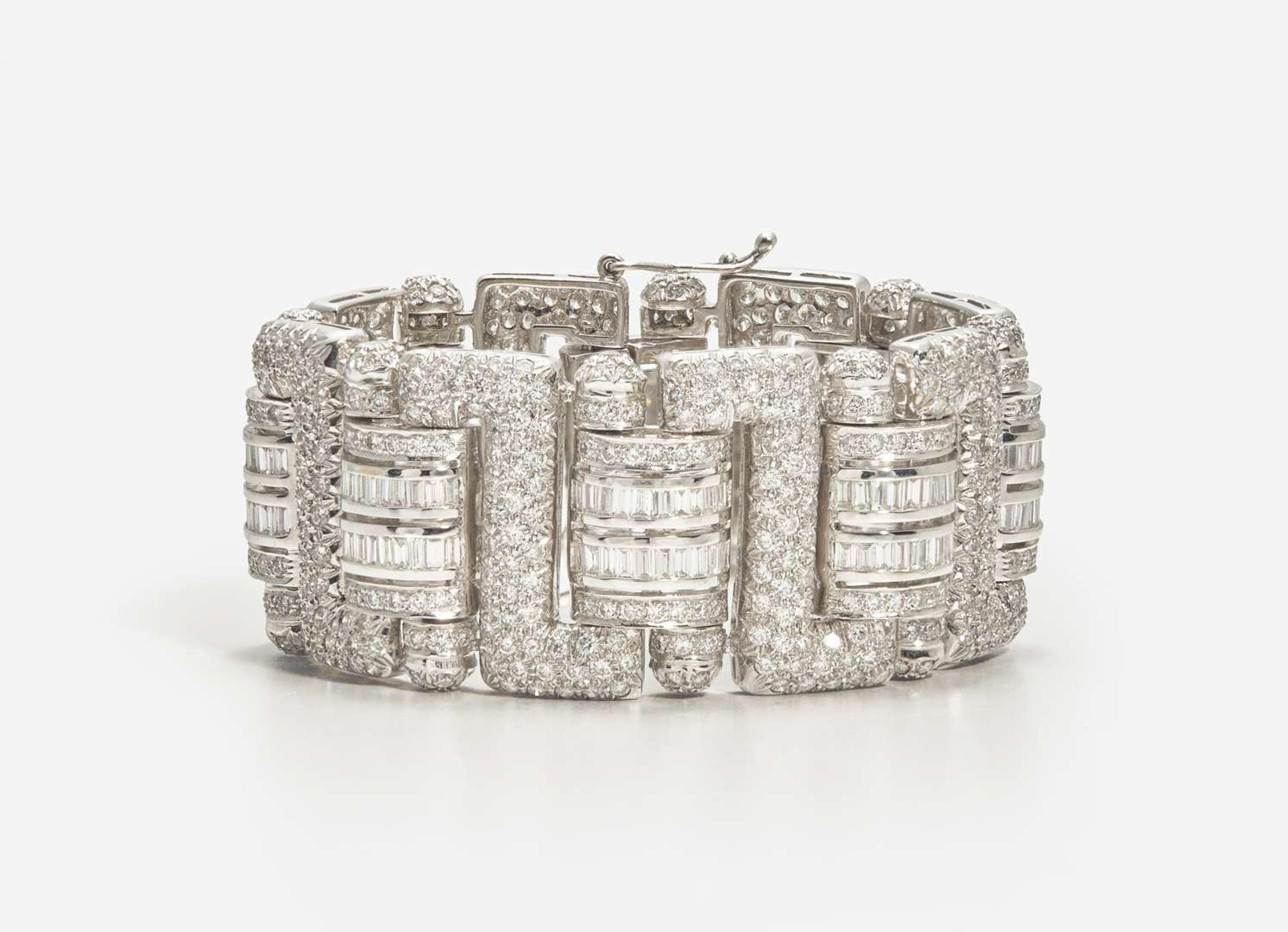 An 18K White Gold and Diamond Bracelet