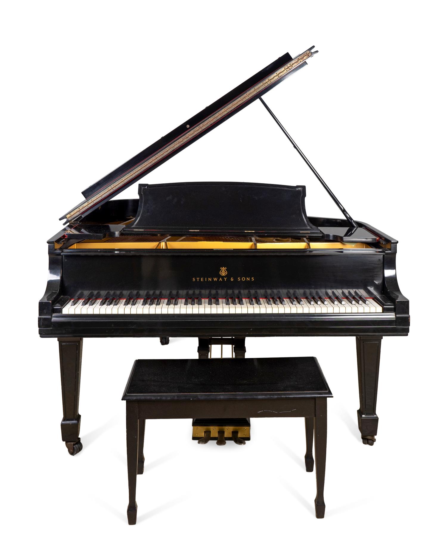 A Steinway Model L Grand Piano and Bench — 20TH CENTURY